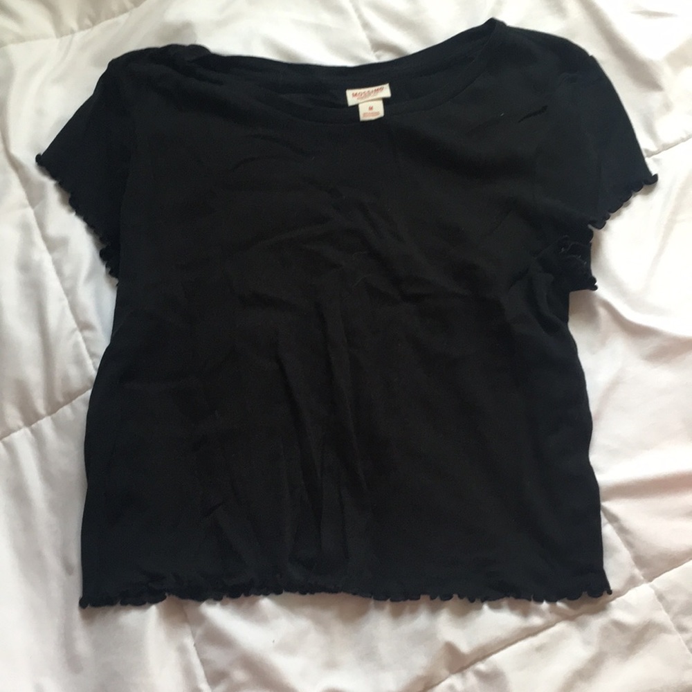 Black ribbed lettuce edge tee